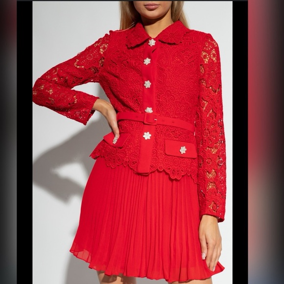 Self-Portrait
Guipure lace red minidress
$1,353 Size 4 - Picture 1 of 8